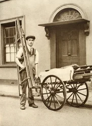 An Islington window cleaner, from Wonderful London, published 1926-27